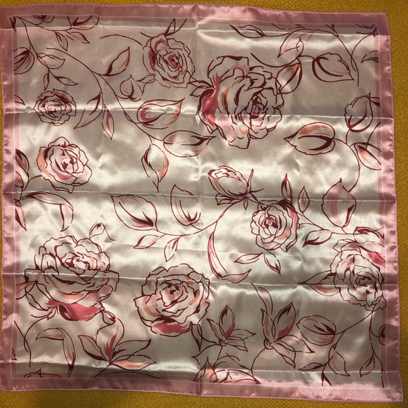 Square roses Silk scarf - Picture 2 of 8